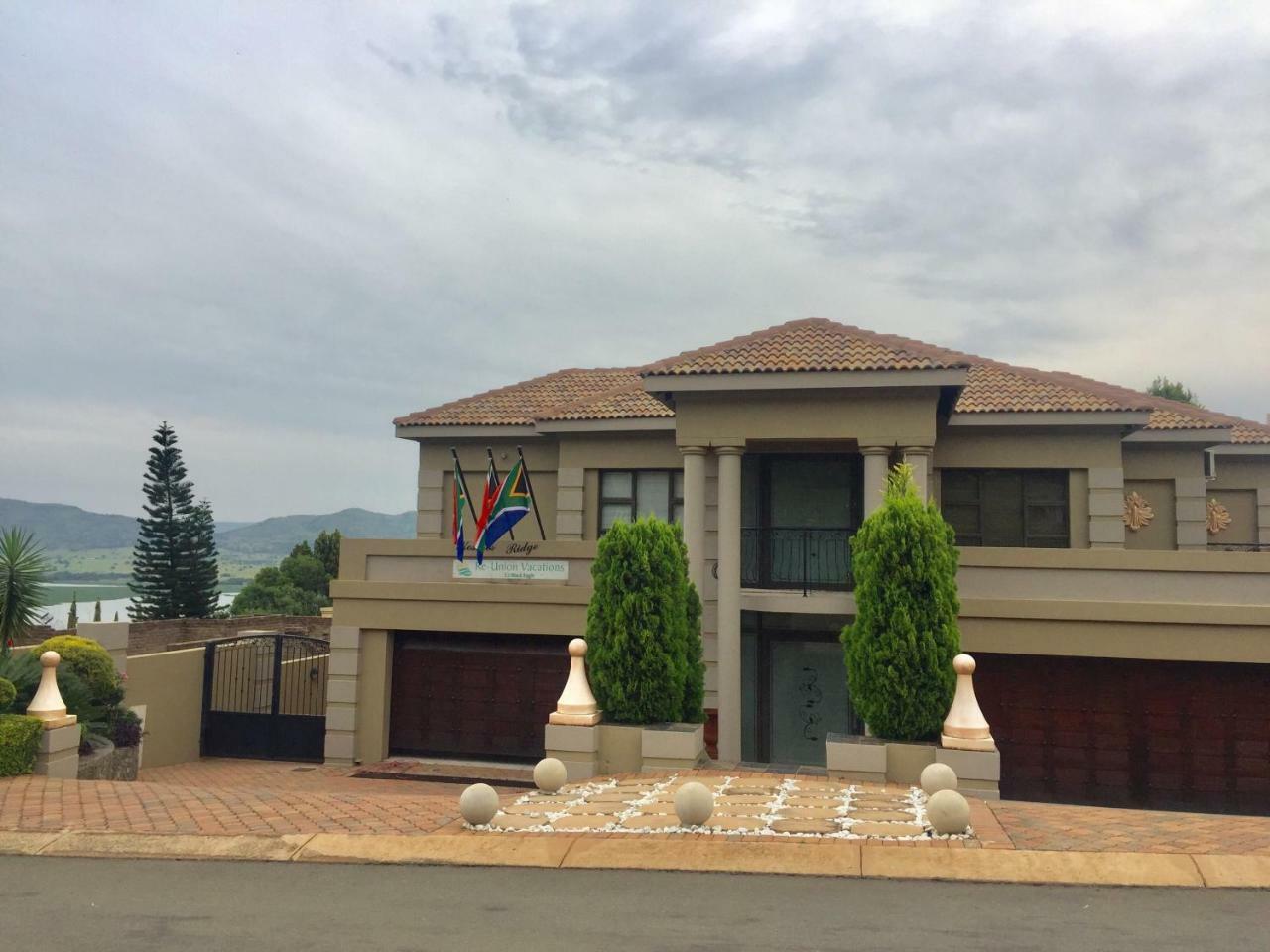 Hotel Re-Union Vacations à Hartbeespoort Extérieur photo